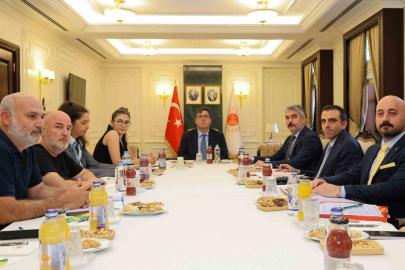 Adalet Bakan Yardımcısı Tuncay, Adalet Peşinde Aileleri Platformu üyeleriyle bir araya geldi