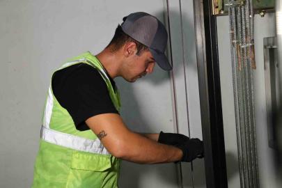 Adana’da asansörler kırmızı alarm veriyor