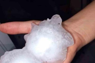 Adana’da yumruk büyüklüğünde dolu yağışı tarım arazilerine zarar verdi