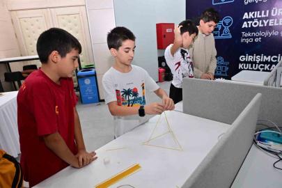 Akademi Manisa’da gençlere robotik ve mühendislik deneyimi