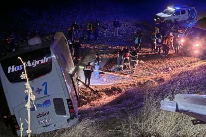Amasya’da yolcu otobüsü şarampole uçtu: 2’si ağır 24 yaralı