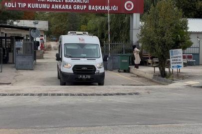 Ankara’da motosiklet 2 otomobille çarpıştı: 1 ölü, 1’i çocuk 2 yaralı