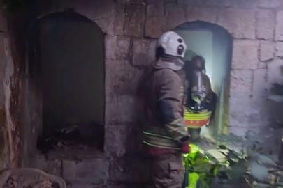 Antakya’da metruk binada yangın çıktı