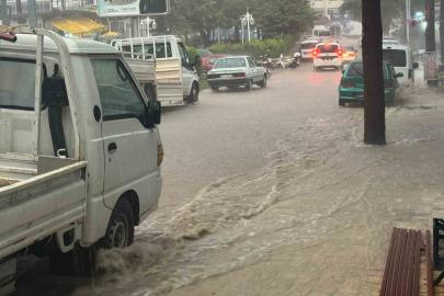 Antalya’da sağanak taşkınlara neden oldu
