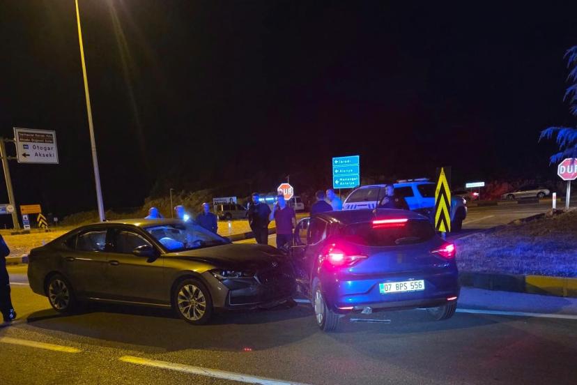 Antalya’da trafik kazası: 2’si Norveç vatandaşı 3 yaralı