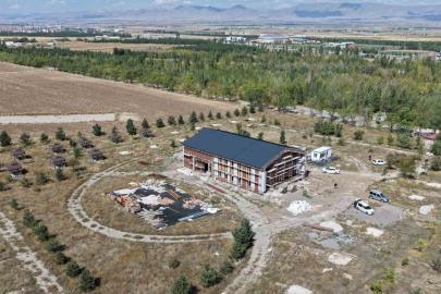 Atatürk üniversitesi kampüsünde yükselen millî teknoloji atölyesinde sona gelindi