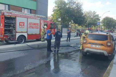 Avcılar’da park halindeki araç alev alev yandı
