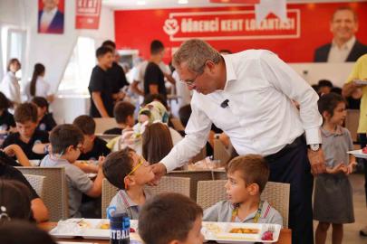 Ayvalık’ta öğrenci sofrası; 3 çeşit yemek ve meyve 50 TL