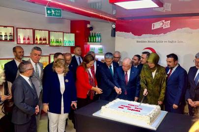Bakan Güler Kızılay Maden Suyu’nun 100. yıl pastasını kesti