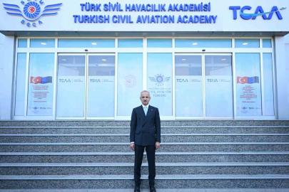 Bakan Uraloğlu: "2030 yılı hedefimiz sürdürülebilir havacılık yakıtı ile karbondioksit emisyonunu yüzde 5 oranında azaltmaktır"