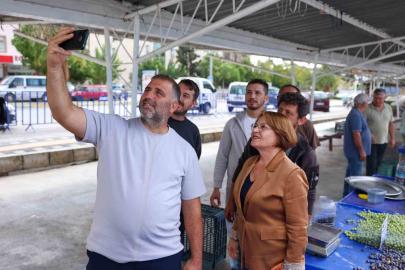 Başkan Gençay, zeytin pazarında üreticilerle buluştu