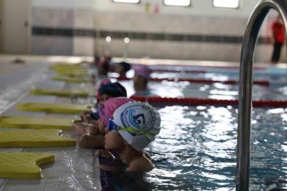 Battalgazi’de 3 ayda yaklaşık 5 bin kişiye yüzme eğitimi