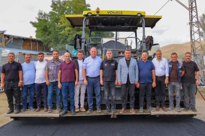 Bayburt’un grup yollarında asfalt ve genişletme çalışmaları sürüyor