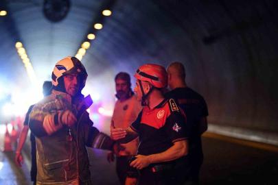 Bayraklı Tünelleri’nde korkutan tır yangını