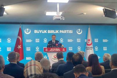 BBP Başkanı Destici: "Orduyla, teröristle, savaşla, silahla yapamadıklarını bu sefer LGBT dernekleri vasıtasıyla aile kurumlarımıza saldırıyorlar"
