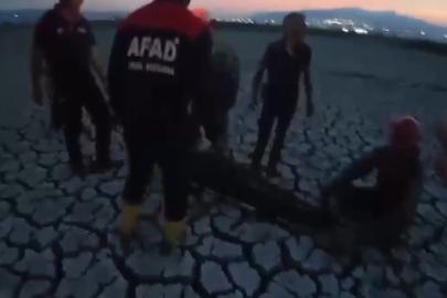 Çamura saplanarak mahsur kalan vatandaş kurtarıldı