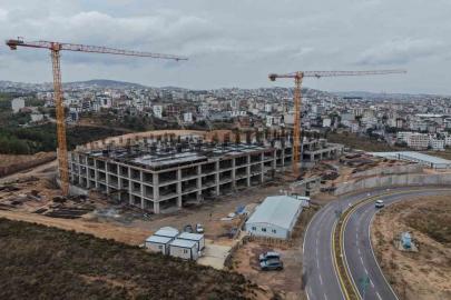 Çayırova’da yapımı süren 200 yataklı devlet hastanesi yükseliyor