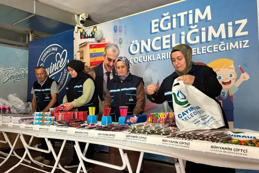 Çayırova'dan öğrencilere kırtasiye desteği