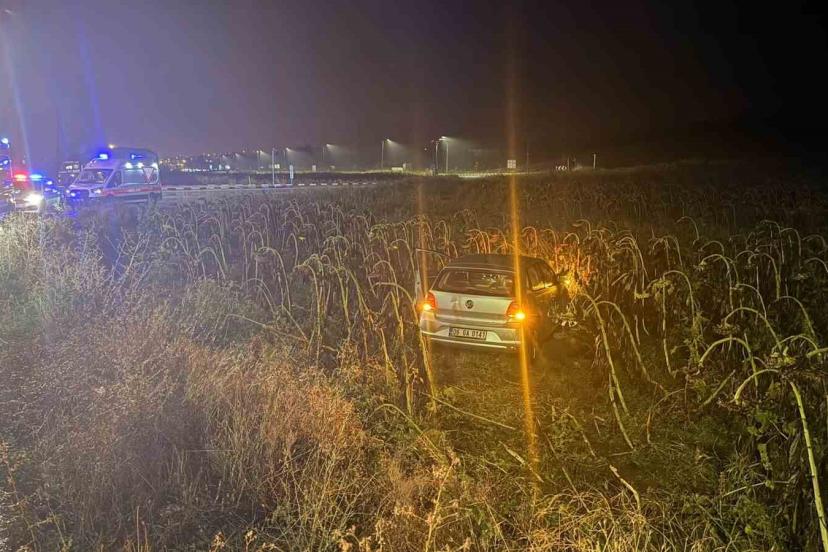 Çorum’da otomobil tarlaya uçtu: 2 yaralı