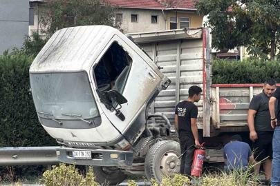 D-100’de seyir halindeki kamyonda yangın: Vatandaşlar yangın söndürme tüpleriyle müdahale etti