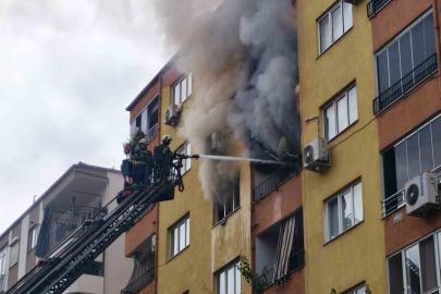 Denizli’de dairede çıkan yangında 1’i yatalak 2 kişi dumandan etkilendi