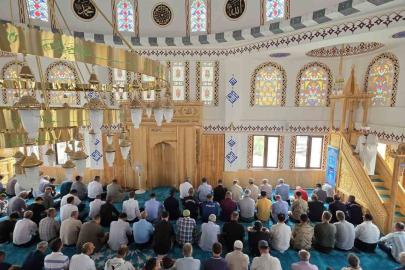 Depremde yıkılan Karaburun Köyü Camisi yeniden hizmete açıldı