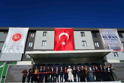 Diyanet İşleri Başkanı Arpaguş: "Erzurum bir Kur’an şehri, Erzurum bir hafızlar diyarı. Erzurum’un öyle köyleri vardır ki "Kaç hafız var?" diye sorulmaz, "Hafız olmayan var mı?" diye sorulurmuş"