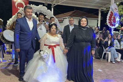 Down sendromlu genç kızın temsili düğününde duygu dolu anlar yaşandı