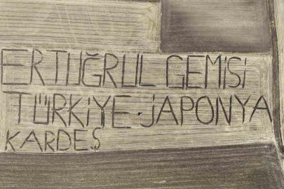 Ertuğrul Fırkateyni’nin 136. yılında tarlaya traktörle dostluk mesajı yazdı