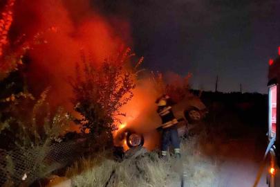 Erzincan’da araç yangını itfaiye ekiplerince söndürüldü