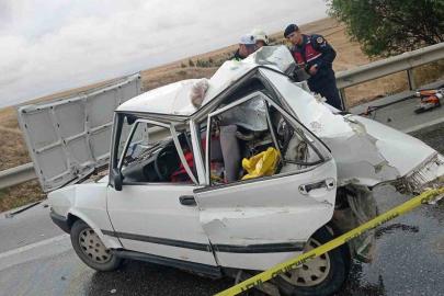 Eskişehir’de tır otomobile arkadan çarptı: 2 ölü