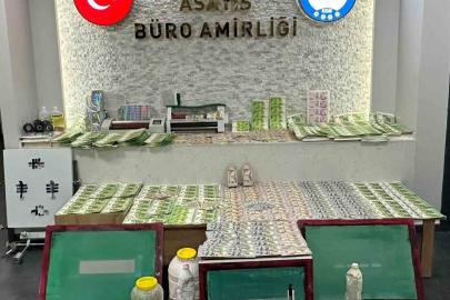 Fatih’te gerçekleştirilen operasyonda deste deste sahte para ele geçirildi: 2 gözaltı