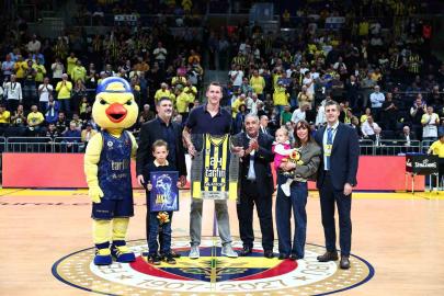 Fenerbahçe’de Jan Vesely için veda seremonisi düzenlendi