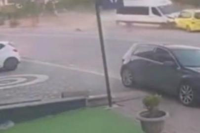 Freni patlayan minibüs taksiyi önüne kattı, direğe çarparak durabildi: 1 yaralı