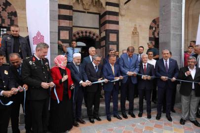 Gaziantep’te depremde hasar gören tarihi Şeyh Fethullah Camii ibadete açıldı