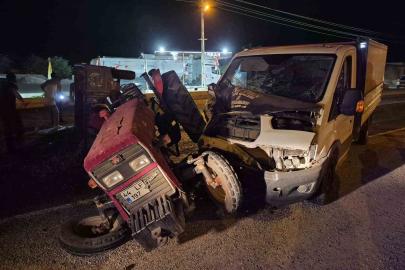 Gaziantep’te kamyonet ile traktör çarpıştı: 3 yaralı