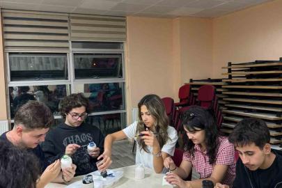 Gençler sanatla üretiyor, yeteneklerini geliştiriyor