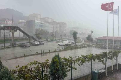 Hopa’da dalgalar metrelerce yükseldi
