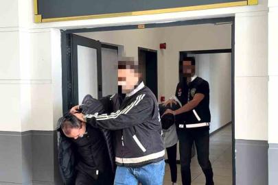 İş görüşmesi bahanesiyle açtırdıkları hesaplardan kredi çekip, paraları kendi hesaplarına aktardılar