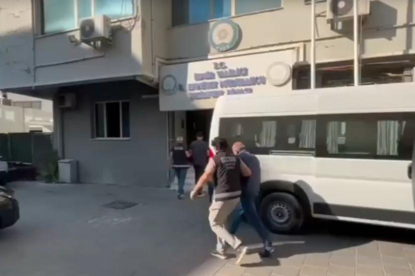 İzmir’de ’galerici’ görünümlü tefeci şebekesine operasyon