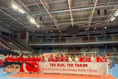 İzmir’in kurtuluşu voleybolda dostluk maçıyla kutlandı