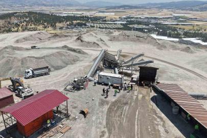 Kahramanmaraş’ta 200 bin metreküp enkaz ekonomiye kazandırıldı