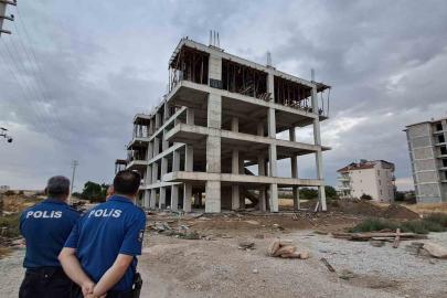 Karaman’da 4. kattan düşen kalıp ustası ağır yaralandı