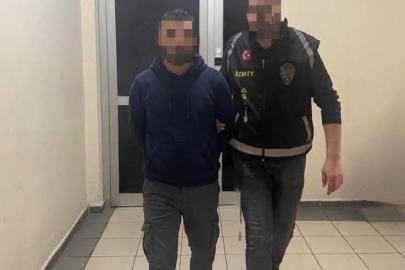 Kendisini polis olarak tanıtıp 3,5 milyon lira dolandırdı, kuyumcuda altın alırken yakalandı