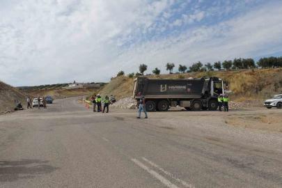 Kilis’te kamyon ile hafif ticari araç çarpıştı: 3 ağır yaralı