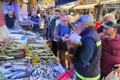 Kiloluk palamut 90 TL’ye düşünce vatandaş tezgahlara akın etti