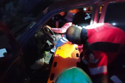 Kontrolden çıkan otomobil ormanlık alana uçtu: 4 yaralı