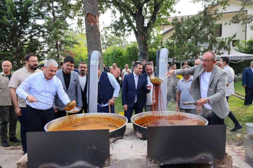 Konya Meram’da önce bağbozumu ardından pekmezler kaynatıldı