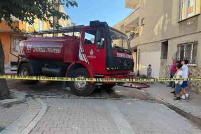 Küçükçekmece’de çatı katında yangın: Ev kullanılamaz hale geldi