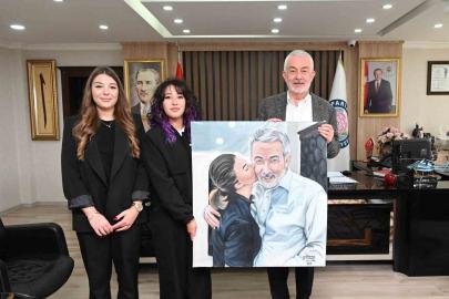 Lise öğrencisi Gözde’den Başkan Başdeğirmen’i duygulandıran tablo